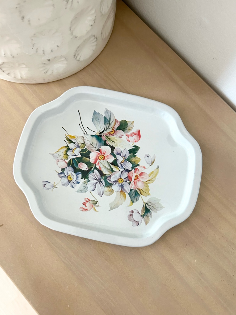 Vintage Floral Tin Metal Vanity Tray Scalloped Edge Decorative Catchall